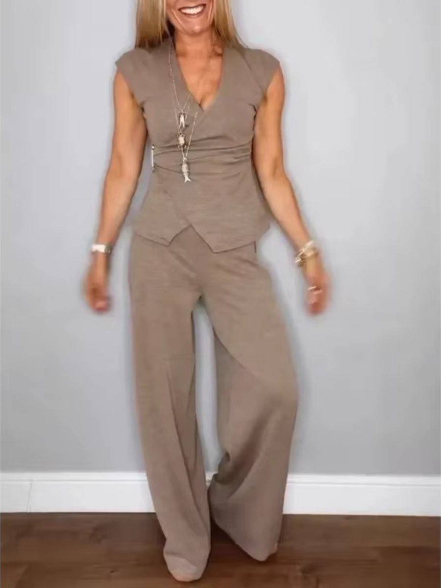 Olivia | Elegant women's set: V-neck top and trousers